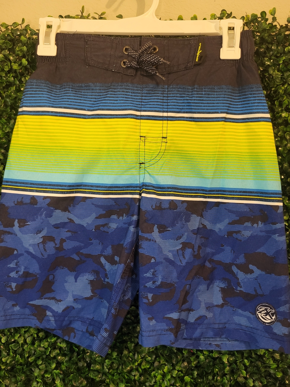 2 Pair of Boy Swim Trunks Size 10/12 (Medium) - Picture 2 of 5